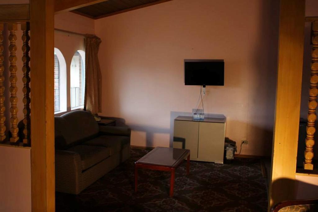 Presidential Inn And SuitesLyons エクステリア 写真